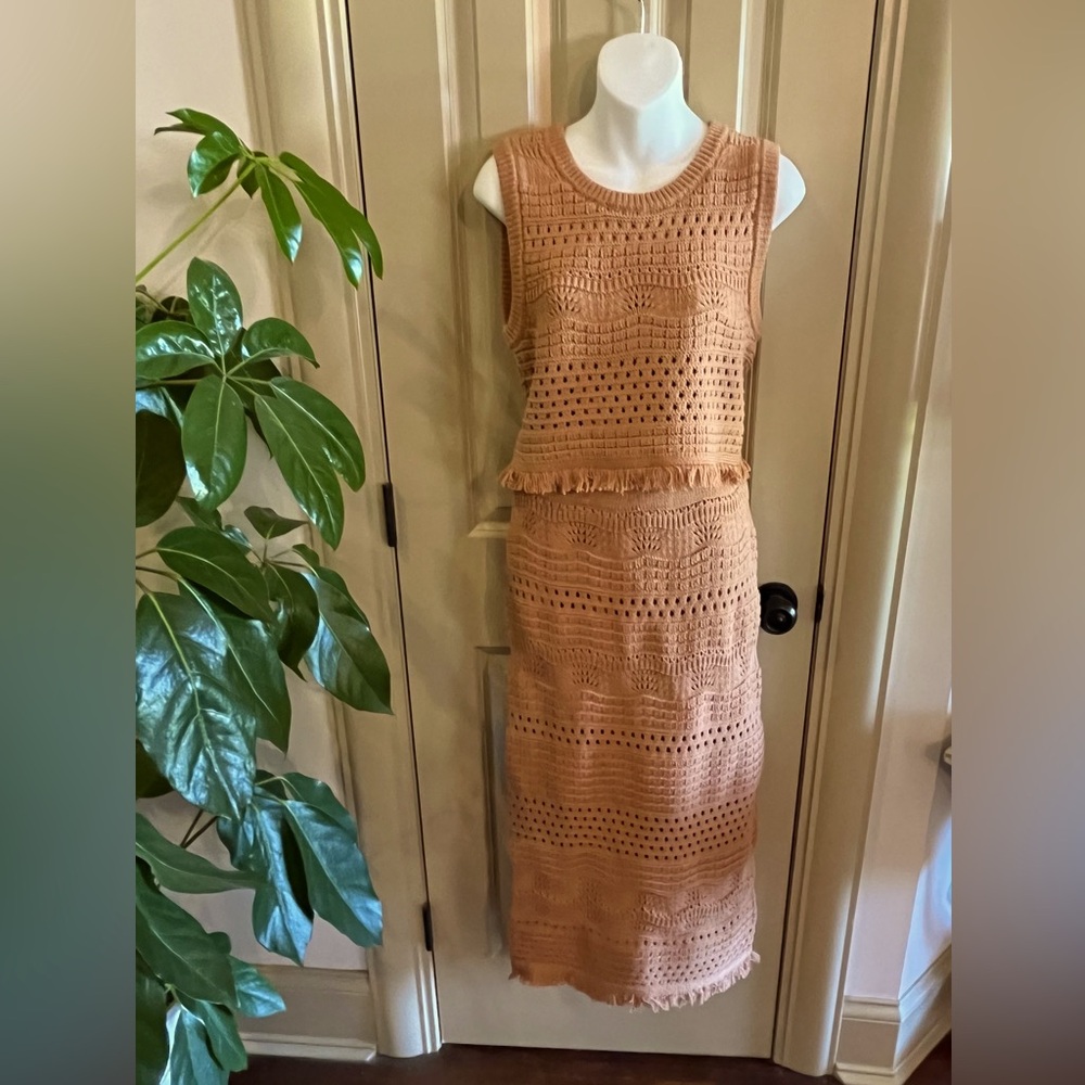 House of Harlow 1960 Two Piece Sleeveless Sweater Set